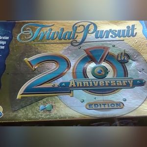 Trivial Pursuit game 20th anniversary with special card dispenser exc cond.
